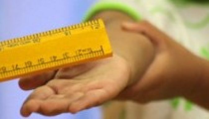 Vége a testi fenyítésnek a romániai iskolákban