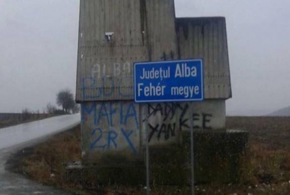 FRISSÍTVE - Szúrja a szemét – eltávolítaná a kétnyelvű megyetáblát egy PNL-s képviselő