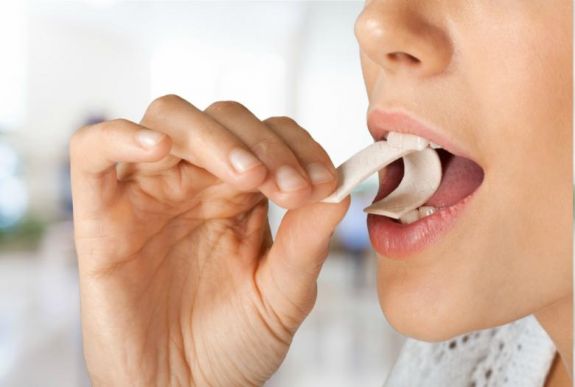 Lenyelte a rágót? Ez történik a testében