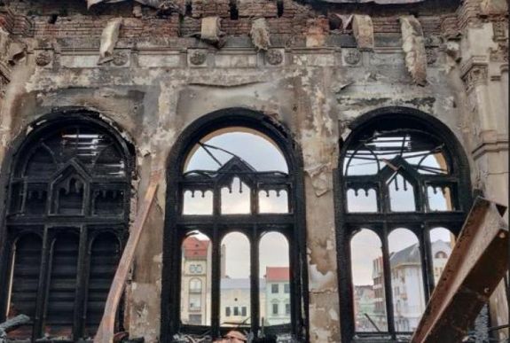 Újjáépítik Nagyváradon a leégett görögkatolikus püspöki palotát