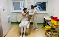 Közel háromezren kaptak oltást az elmúlt 24 órában, tízen jeleztek allergiás reakciót