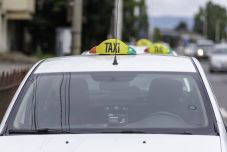 Életveszélyesen megsebesítettek egy csíkszeredai taxisofőrt