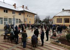 Forrnak az indulatok az Arad megyei Kisiratoson: nem kérnek a MOL leányvállalatának szondáiból 