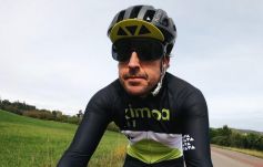 Forma-1: elgázolta egy autó a bicikliző Fernando Alonsót