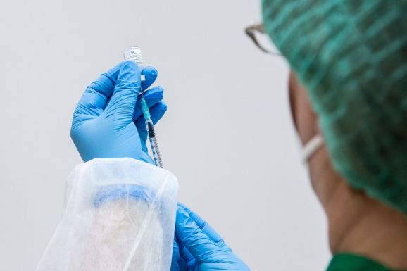 Közel tizenkét ezren kapták meg a koronavírus elleni vakcinát az elmúlt 24 órában