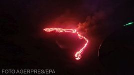 Vulkáni láva festette vörösre az eget Izlandon