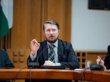 Törvényt módosítana az RMDSZ a családi adókedvezmény alkalmazása érdekében