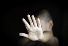 Megölte barátját, miután kiderült, hogy az megerőszakolta nyolcéves kislányát