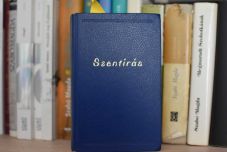 A Bibliát is el kell távolítani egy texasi tankerület iskoláiból