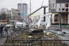 Az orosz csapatok benyomultak a csernobili zónába 