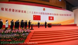 A kínai elnök feleskette az újonnan hivatalba lépő hongkongi kormányzót és kabinetjét