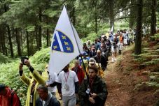 Megindult a srebrenicai tömegmészárlás évfordulójára szervezett békemenet