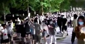 Megelégelték a járványügyi korlátozásokat a pekingi diákok