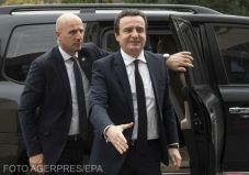 Két nappal elhalasztotta a szerbiai rendszámmal közlekedő koszovóiak büntetését Pristina