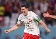 Nyert Lengyelország, Lewandowski megszerezte első vb-gólját