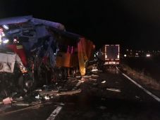 Két kamion ütközött frontálisan hajnalban Arad megyében