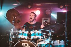 A műfaj alapvetően másodlagos, én zenélni szeretek – Markó Ádám dobossal beszélgettünk