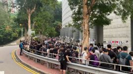 Hongkongban letartóztattak egy zenészt, aki a brit himnuszt játszotta