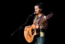 Almából ki, körtébe be: Kolozsváron lép fel gyermekkoncertjével Bertóti Johanna