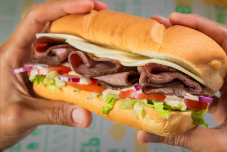 Aki Subwayre változtatja a nevét, élete végéig ingyen eheti a cég szendvicseit