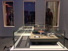 Kerek rágó, bambi és rock ‘n’ roll – Retro utazás a magyar popzene világába