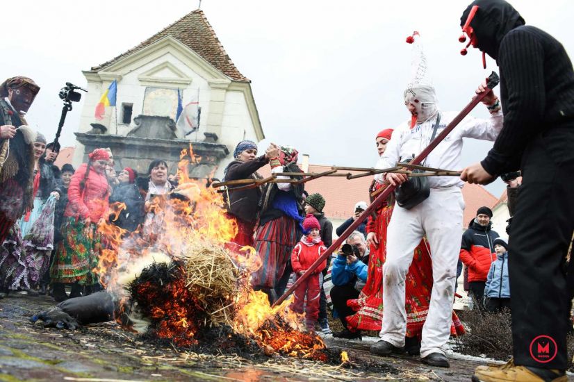 Csíkszeredában űzték a telet a Hargita megyei farsangbúcsúztatók