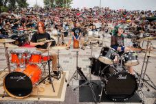 Rocker arcok szállták meg Szatmárnémeti új főterét