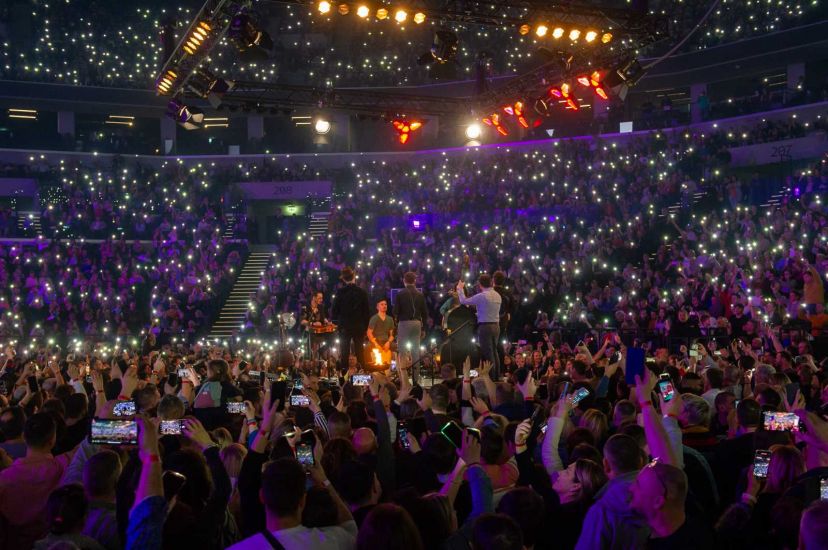 Szülinapi közös éneklés Bagossyékkal – Tíz éve hódítanak a gyergyói srácok