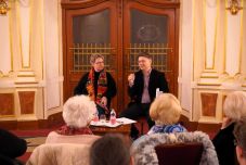 Koholt vádak az egykori irodalmi titkár ellen – Kelemen István és a színház magyar tagozata Securitate általi megfigyeléséről beszélgettek Nagyváradon