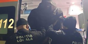 Horrorisztikus jelenet Aradon: egy marokkói az utcán próbált öngyilkosságot elkövetni