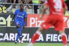 Rasszista üzenetekkel sértegették az FCSB kameruni hátvédjét, egy futballista ellen vizsgálat indult