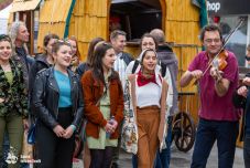 Szent György Napok: utcazenészek és artisták biztosítják a jó hangulatot