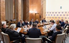 Új kormányprogram: megállapodott az RMDSZ, a PSD, a PNL és a nemzeti kisebbségek frakciója