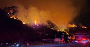 Emberek ezreit kellett kimenekíteni az erdőtűz miatt Kaliforniában