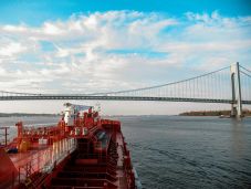 Vészhelyzetet hirdettek a krasznodari régióban, még mindig ömlik az olaj a Fekete-tenger partjára