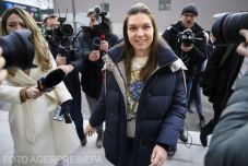 Mosolyogva érkezett Simona Halep a bíróságra