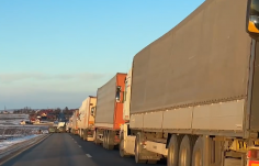 Külföldi kamionosok tüntetnek a gazdák tiltakozása miatt