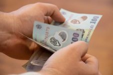 Januárban 220 lejjel csökkent az átlagbér Romániában