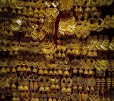 Több mint 11 kiló arany ékszerrel az autójában furikázott egy külföldi