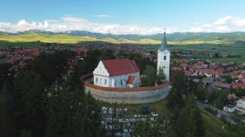 Erdély legjei: A csíkkarcfalvi római katolikus vártemplom