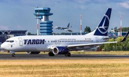 Tartozás miatt lefoglalták a Tarom egyik repülőgépének az üzemanyagát
