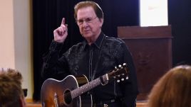 Elhunyt Tommy Cash countryzenész