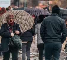 Pocsék idő lesz: zápor, jégeső, hó és erős szél