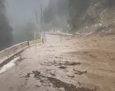 Vihar pusztított a Transzalpinán, lezárták az utat