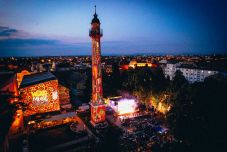 Pezsdítő nyárzárás a Tűzoltótoronynál: Szeptember 6-8. között lesz a World Music Festival