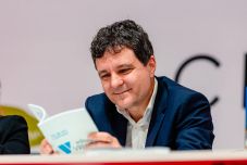 Feljelentést tett a szekus múlttal meggyanúsított főpolgármester-jelölt