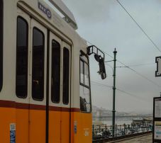 Több mint száz ember sérült meg egy villamosbalesetben (VIDEÓ)