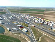 Kánikula: ezekben a megyékben hétfőig kamionstopot rendeltek el 