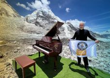 Újabb Guinness-rekordokra készül a nagyváradi zongoraművész