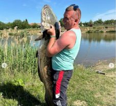 Nagy fogás: óriási harcsa akadt horogra Arad megyében